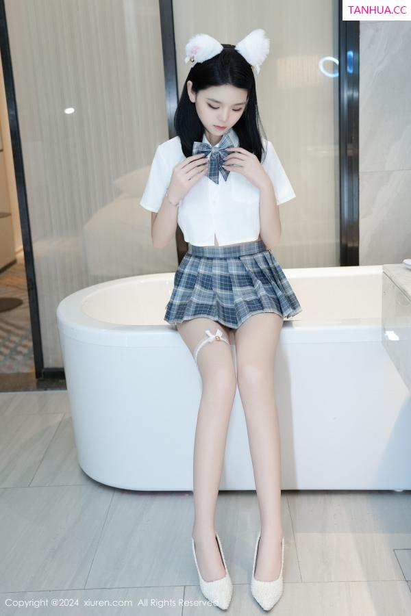   [XiuRen]高清写真图 2024.06.18 No.8715 唐心心 丝袜美腿第12张图片